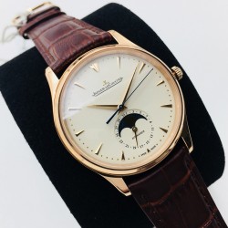 ZF【厚积“薄”发 年度大作】ZF新品，积家月相大师系列，表壳直径39mmX9.9mm与原装同步。六点钟的子盘拥有阳历阴历（月相）双期显示，月相一月转一圈，功能和正品一致。【技术突破】采用9015改积家自产Cal.925/1机芯，功能百分百同步原装自产机芯。走时稳定，素质坚挺。【细节突破】从侧面观察腕表盘面发现有微微的弧度，ZF为了达到这一效果，耗时费力多次调整模具，确保神韵和感觉能与原装相媲美。ZF积家月相大师，满足您对月相的一切美好情怀。