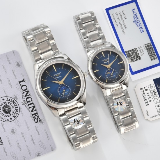 【赵丽颖同款】Longines浪琴 名匠系列情侣腕表。全新浪琴名匠月相腕表系列。 诠释女性高贵典雅。精钢表壳直径:34毫米尺寸。官方一致6字位月相1-31日期显示功能。进口石英机芯。三码合一。采用进口头层牛皮、原装蝴蝶扣。珍珠母贝表盘在女表中是运用较多的元素,浪琴为其搭配了12颗钻石时标,将女性魅力发挥到极致。盘面6点钟位置的小表盘显示月相和日期,兼顾实用性和浪漫感,精巧别致。字表盘扫描打版,颜色、“麦粒”格纹深浅、内影字体大小粗细与正品完全一致。 三码合一认准编号 【赵丽颖同款】Longines浪琴 名匠系列情侣腕表。全新浪琴名匠月相腕表系列。 诠释女性高贵典雅。精钢表壳直径:34毫米尺寸。官方一致6字位月相1-31日期显示功能。进口石英机芯。三码合一。采用进口头层牛皮、原装蝴蝶扣。珍珠母贝表盘在女表中是运用较多的元素,浪琴为其搭配了12颗钻石时标,将女性魅力发挥到极致。盘面6点钟位置的小表盘显示月相和日期,兼顾实用性和浪漫感,精巧别致。字表盘扫描打版,颜色、“麦粒”格纹深浅、内影字体大小粗细与正品完全一致。 三码合一认准编号