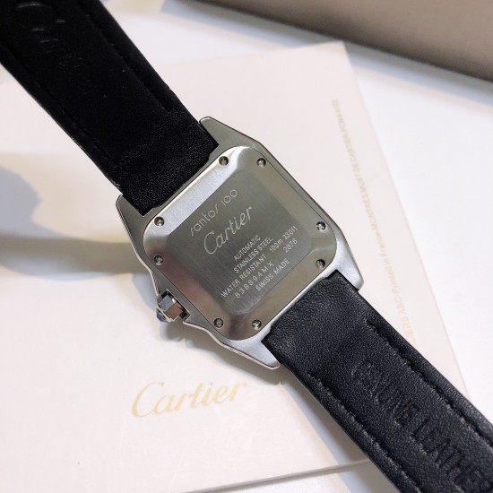 卡地亚CARTIER,山度士100周年女装满天星系列,进口瑞士浪达石英机芯,蓝宝石玻璃镜面,全钢316表壳,纯手工镶嵌施华洛世奇水钻,进口牛皮表带,原装双按折叠山度士专用表扣,尺寸36mm 卡地亚CARTIER,山度士100周年女装满天星系列,进口瑞士浪达石英机芯,蓝宝石玻璃镜面,全钢316表壳,纯手工镶嵌施华洛世奇水钻,进口牛皮表带,原装双按折叠山度士专用表扣,尺寸36mm