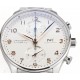 V6S新品,IWC万国表为其经典全新葡萄牙系列计时腕表推出首款精钢表链款式。IWC万国表首次为这款经典时计系列腕表配备精钢表链,令IWC万国表葡萄牙系列计时腕表更添几分灵活随性。表链经过抛光与拉丝工艺修饰,精密入微,优美雅致;蝴蝶式折叠表扣赋予其符合人体工学的贴心设计,细腻贴合手腕,佩戴无比舒适。配备精钢表链的全新表款采用精钢表壳,腕表内部搭载IWC万国表自制69355型计时机芯,坚固而精准,采用经典导柱轮设计,透过蓝宝石玻璃表背可纵览机芯风采。高效双向棘爪上链系统提供46小时动力储备。 V6S新品,IWC万国表为其经典全新葡萄牙系列计时腕表推出首款精钢表链款式。IWC万国表首次为这款经典时计系列腕表配备精钢表链,令IWC万国表葡萄牙系列计时腕表更添几分灵活随性。表链经过抛光与拉丝工艺修饰,精密入微,优美雅致;蝴蝶式折叠表扣赋予其符合人体工学的贴心设计,细腻贴合手腕,佩戴无比舒适。配备精钢表链的全新表款采用精钢表壳,腕表内部搭载IWC万国表自制69355型计时机芯,坚固而精准,采用经典导柱轮设计,透过蓝宝石玻璃表背可纵览机芯风采。高效双向棘爪上链系统提供46小时动力储备。