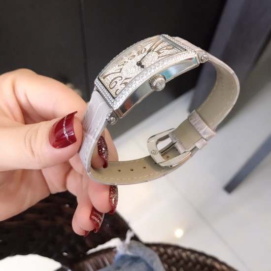 法兰克穆勒Franck muller 全新爆版长岛系列 满天星闪闪发亮 经典时尚清晰数字面 女士潮流腕表 进口石英机芯 316L精钢表壳 舒适真牛皮表带 多个颜色可搭配 本款腕表备受时尚女性喜爱 在不同的场合 映耀着她们各自的独特个性与迷人风华 法兰克穆勒Franck muller 全新爆版长岛系列 满天星闪闪发亮 经典时尚清晰数字面 女士潮流腕表 进口石英机芯 316L精钢表壳 舒适真牛皮表带 多个颜色可搭配 本款腕表备受时尚女性喜爱 在不同的场合 映耀着她们各自的独特个性与迷人风华