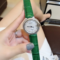 卡地亚 CARTIER 蓝气球奢华系列，316L精钢材质，简约又别具品味，摒弃了现代盛行的繁复华丽的修饰，以简约重新诠释唯美，打造独家高品质，采用高级珍珠贝母制作出表盘，优雅精致高贵气质尽显无漏。尺寸36mm*12mm。