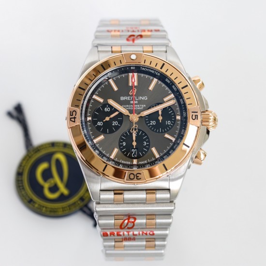 【硬核钢王】GF新品百年灵Chronomat，备受关注的蝴蝶扣辊珠精钢表链因其类似“子弹”的外形被称为“子弹链”。一体式圆滑倒角处理，每一处细节都展现出高辨识度机械美感！表壳纵向拉丝更显GF超凡的打磨功力！材质： 316L精钢直径： 42毫米机芯：Asia-7750机芯GF出品，复刻首选！