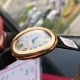 包金卡地亚浴缸系列卡家又一经典之作浴缸系列。实物拿到手的时候大吃一惊,颜值高 !椭圆外型的感觉正是典雅欧风浴缸形状,这也太好看了吧!相比蓝气球段位要高出不少一会儿观摩下公价便知主要是因为通体包真金……Baignoire浴缸系列腕表,小号表款,石英机芯。精钢包18K黄金表壳。包18K黄金圆珠形表冠,镶嵌一颗凸圆形蓝宝石。镀银表盘,剑形蓝钢指针,蓝宝石水晶镜面。灰褐色鳄鱼皮表带,包18K黄金针扣式表扣。表壳尺寸:32x26毫米厚度:8毫米防水深度3巴(约30米)生活防水 包金卡地亚浴缸系列卡家又一经典之作浴缸系列。实物拿到手的时候大吃一惊,颜值高 !椭圆外型的感觉正是典雅欧风浴缸形状,这也太好看了吧!相比蓝气球段位要高出不少一会儿观摩下公价便知主要是因为通体包真金……Baignoire浴缸系列腕表,小号表款,石英机芯。精钢包18K黄金表壳。包18K黄金圆珠形表冠,镶嵌一颗凸圆形蓝宝石。镀银表盘,剑形蓝钢指针,蓝宝石水晶镜面。灰褐色鳄鱼皮表带,包18K黄金针扣式表扣。表壳尺寸:32x26毫米厚度:8毫米防水深度3巴(约30米)生活防水