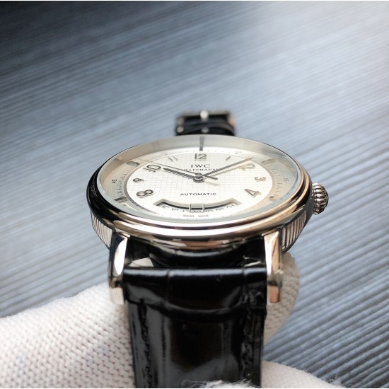万国--IWC Z2 男士腕表 至臻精品,高雅品位 搭载全自动机械机芯 316L精钢表壳矿物强化玻璃镜面采用进口小牛皮真皮表带尺寸:直径40mm 厚度12mm 万国--IWC Z2 男士腕表 至臻精品,高雅品位 搭载全自动机械机芯 316L精钢表壳矿物强化玻璃镜面采用进口小牛皮真皮表带尺寸:直径40mm 厚度12mm