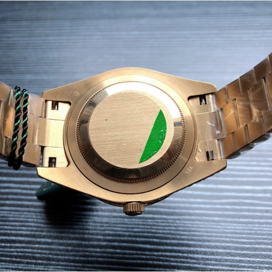 劳力士ROLEX R40 SF Factory 新款Oyster Perpetual Pearlmaster 39(蚝式恒动Pearlmaster 39)腕表,堪为宝石镶嵌腕表系列之瑰宝。 永恒黄金腕表镶嵌最珍稀的钻石,充分展现劳力士在宝石镶嵌方面的非凡技艺。品牌:Rolex劳力士系列:蚝式恒动腕表机芯:全自动机械表带:镶钻精钢表链尺寸:43.5 x 13mm材料:316精钢+蓝宝石玻璃 三杰精致推荐男士机械腕表 SJ为你精心打造超真实实物图拍摄 劳力士ROLEX R40 SF Factory 新款Oyster Perpetual Pearlmaster 39(蚝式恒动Pearlmaster 39)腕表,堪为宝石镶嵌腕表系列之瑰宝。 永恒黄金腕表镶嵌最珍稀的钻石,充分展现劳力士在宝石镶嵌方面的非凡技艺。品牌:Rolex劳力士系列:蚝式恒动腕表机芯:全自动机械表带:镶钻精钢表链尺寸:43.5 x 13mm材料:316精钢+蓝宝石玻璃 三杰精致推荐男士机械腕表 SJ为你精心打造超真实实物图拍摄