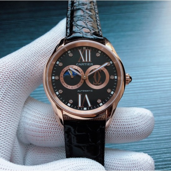 卡地亚 CARTIER R60 首款星辰腕表。此款卡地亚采用A制精钢打造出以直径为42mmx11.5mm,引进最新打磨的进口机芯—型号:8219-23A改装机芯,前所未有的走时精准 与性能稳定统一于一身。不惜成本.得到卡地亚原装的皮带和原装折叠扣。从外观看它不是家族中的显贵,但一定是家族的骄傲、低调而奢华。三杰精致推荐男士机械腕表 SJ为你精心挑选超真实实物图拍摄 卡地亚 CARTIER R60 首款星辰腕表。此款卡地亚采用A制精钢打造出以直径为42mmx11.5mm,引进最新打磨的进口机芯—型号:8219-23A改装机芯,前所未有的走时精准 与性能稳定统一于一身。不惜成本.得到卡地亚原装的皮带和原装折叠扣。从外观看它不是家族中的显贵,但一定是家族的骄傲、低调而奢华。三杰精致推荐男士机械腕表 SJ为你精心挑选超真实实物图拍摄