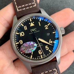 IWC 万国 钛灰 马克系列，日本全自动机械腕表，现震撼来袭，越带越有质感，尺寸39mm！棕色意大利小牛皮表带！