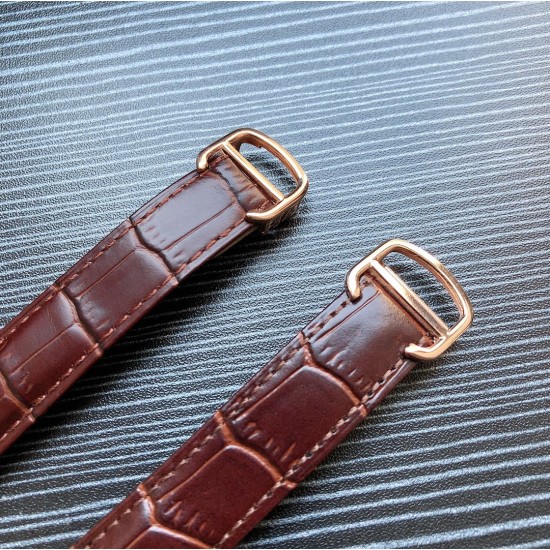 2020款式雕花壳 卡地亚 CARTIER O43(蓝气球系列)精品情侣腕表(顶级)【最佳伴侣】真牛皮表 原装男款进口日本机(精准)女号6T51机来自原装进口 釆用蓝宝石镜面(防刮)顶级打造 尊贵谐美 大气风格 顶级品质 双双拥有 男直径42mm,女直径36mm 请认准独家品质 2020款式雕花壳 卡地亚 CARTIER O43(蓝气球系列)精品情侣腕表(顶级)【最佳伴侣】真牛皮表 原装男款进口日本机(精准)女号6T51机来自原装进口 釆用蓝宝石镜面(防刮)顶级打造 尊贵谐美 大气风格 顶级品质 双双拥有 男直径42mm,女直径36mm 请认准独家品质