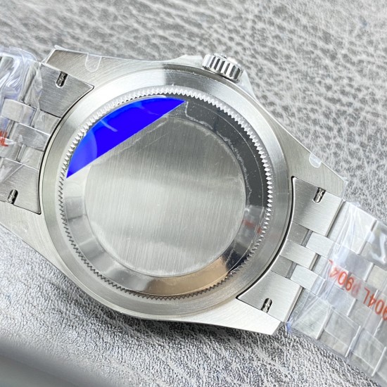 (严选)劳力士Rolex Sky-Dweller 天行者,尺寸42MM,沉稳可靠、雍容大度!表圈采用劳力士Ring Command三角坑纹,旋转外圈可调转月份功能!抗刮损蓝宝石水晶,防反光凸透式放大日历窗!有五珠联动表带,也有蚝式三排链节 !蚝式摺扣配5毫米易调链节伸展系统【表盘】放射太阳纹理,刻度12小窗口红点月 份显示【机芯】搭载全自动机械9001机芯【功能】日期显示 月份显示 年历显示 双时区!zf 厂出品,出货实拍 (严选)劳力士Rolex Sky-Dweller 天行者,尺寸42MM,沉稳可靠、雍容大度!表圈采用劳力士Ring Command三角坑纹,旋转外圈可调转月份功能!抗刮损蓝宝石水晶,防反光凸透式放大日历窗!有五珠联动表带,也有蚝式三排链节 !蚝式摺扣配5毫米易调链节伸展系统【表盘】放射太阳纹理,刻度12小窗口红点月 份显示【机芯】搭载全自动机械9001机芯【功能】日期显示 月份显示 年历显示 双时区!zf 厂出品,出货实拍