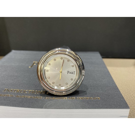 全网女生听我的!买它…❤️。 伯爵“时来运转”顶级奢侈品入门款第一眼看到它的时候我一眼就中,首先是外观设计足够百搭,旋转式表圈可自由转动,外层一圈可来回转动 很有寓意、一起“转动,遇见非凡”。百搭中号34尺寸!上手很秀气,彩色鳄鱼皮可轻松拆卸 看上去就高端,机芯采用瑞士进口石英机芯,螺旋式表圈316L精钢打磨抛光 表面光亮如镜、表盘内圈钻石刻度 11颗⭕️圆形美钻、外圈42颗圆形美钻 全网女生听我的!买它…❤️。 伯爵“时来运转”顶级奢侈品入门款第一眼看到它的时候我一眼就中,首先是外观设计足够百搭,旋转式表圈可自由转动,外层一圈可来回转动 很有寓意、一起“转动,遇见非凡”。百搭中号34尺寸!上手很秀气,彩色鳄鱼皮可轻松拆卸 看上去就高端,机芯采用瑞士进口石英机芯,螺旋式表圈316L精钢打磨抛光 表面光亮如镜、表盘内圈钻石刻度 11颗⭕️圆形美钻、外圈42颗圆形美钻