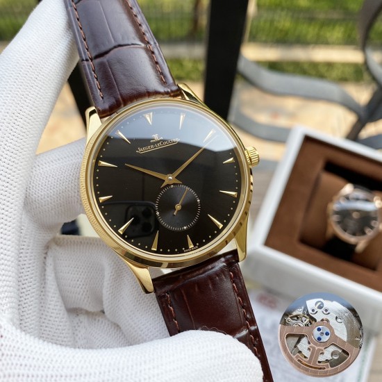 积家 Jaeger Lecoultre 经典重塑,大师系列,本次改装原装自动锤,细节更完美,技惊四座,精湛工艺,淋漓尽致。采用全自动机械机芯,顶级316精钢表壳,进口小牛皮表带,矿物质超强镜面,尺寸43*13 积家 Jaeger Lecoultre 经典重塑,大师系列,本次改装原装自动锤,细节更完美,技惊四座,精湛工艺,淋漓尽致。采用全自动机械机芯,顶级316精钢表壳,进口小牛皮表带,矿物质超强镜面,尺寸43*13