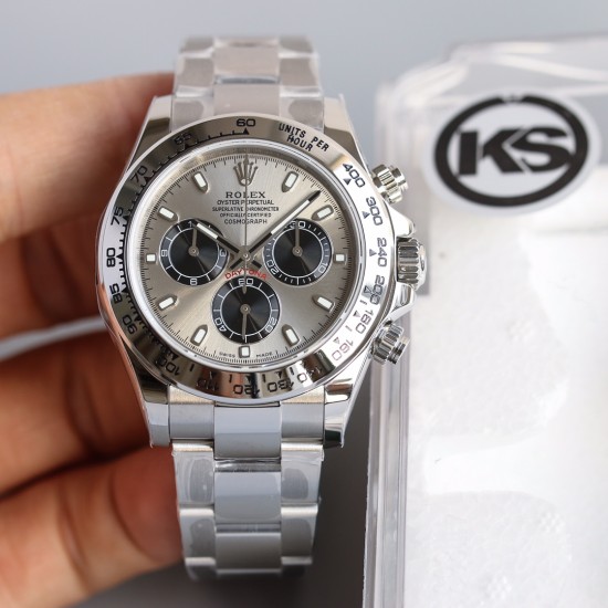 顶级做工KS出品:劳力士 恒动宇宙计时型迪通拿 【尺寸】40MM【表镜】抗刮损蓝水晶玻璃 防反光凸透式放大日历窗【表壳】上链表冠,旋入式三扣锁三重防水系统【机芯】采用7750机芯,高效精准稳定【表带】腕表搭配折叠式表扣,且表扣具有微调装置,可以调到非常的贴合手腕 折叠扣 超强夜光 防水大于100米 顶级做工KS出品:劳力士 恒动宇宙计时型迪通拿 【尺寸】40MM【表镜】抗刮损蓝水晶玻璃 防反光凸透式放大日历窗【表壳】上链表冠,旋入式三扣锁三重防水系统【机芯】采用7750机芯,高效精准稳定【表带】腕表搭配折叠式表扣,且表扣具有微调装置,可以调到非常的贴合手腕 折叠扣 超强夜光 防水大于100米
