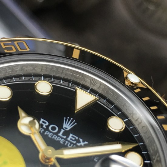 N9 Factory力作 V9版劳力士Rolex间金款,表圈和圈口刻度填色更逼真,直径40毫米x13毫米,搭载ETA2836自动机械机芯,904L精钢表壳表链,蓝宝石镜面,超强夜光,折叠扣,防水大于100米!N9匠心独运 专注品质 专注个性 值得你品鉴!(附送专用拆表工具+专用擦表布) N9 Factory力作 V9版劳力士Rolex间金款,表圈和圈口刻度填色更逼真,直径40毫米x13毫米,搭载ETA2836自动机械机芯,904L精钢表壳表链,蓝宝石镜面,超强夜光,折叠扣,防水大于100米!N9匠心独运 专注品质 专注个性 值得你品鉴!(附送专用拆表工具+专用擦表布)