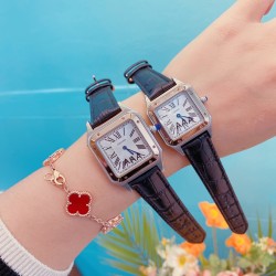 实拍升级版✨卡地亚（Cartier ）新款超薄山度士腕表 日内瓦表展新款 Santos-Dumont系列 进口瑞士石英机芯 精钢表壳 圆珠形表冠 镶嵌一颗凸圆形蓝宝石 镀银磨砂表盘 阳光射线纹饰效果 罗马数字时标 剑形蓝钢指针 蓝宝石水晶镜面 大号：42 mm.小号36mm