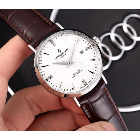 实物拍摄品牌：百达翡丽-PATEK PHILPPE 类型：[酷]男士腕表表壳：316精钢（做工优质）表带：进口小牛皮/316精钢(两种可选)机芯：进口8215全自动机械机芯(走时稳定)材料：高级强化镀膜镜面尺寸：直径40mm 厚度12.5mm