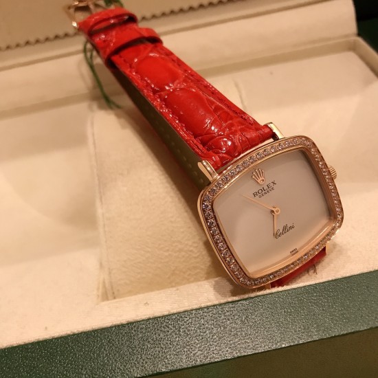 最新劳力士Rolex采用知名经典的设计将它重新呈现,品牌的三方联名创造了一个独特的系列,同时满足了手表和街头爱好者的高要求。尺寸3228mm 进口意大利小牛皮带,腕间流年,诠释你的美,就是如此简单! 最新劳力士Rolex采用知名经典的设计将它重新呈现,品牌的三方联名创造了一个独特的系列,同时满足了手表和街头爱好者的高要求。尺寸3228mm 进口意大利小牛皮带,腕间流年,诠释你的美,就是如此简单!