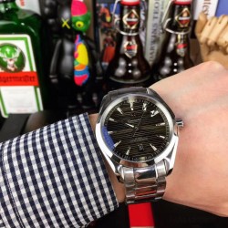 欧米茄 OMEGA 海马系列 延续着欧米茄辉煌的海洋传奇。40mm316L精钢表壳 搭配精钢表带 原装扣 这款荣获认证的天文台表搭载全自动机械机芯！