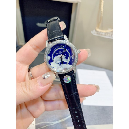 独家实拍,认准品质与细节女人的三大梦想之一,积家约会系列流星腕表 以珍稀工艺呈现变幻莫测的绚烂流星,蓝宝石玻璃,原装折叠扣!尺寸:33mm,厚10mm! 独家实拍,认准品质与细节女人的三大梦想之一,积家约会系列流星腕表 以珍稀工艺呈现变幻莫测的绚烂流星,蓝宝石玻璃,原装折叠扣!尺寸:33mm,厚10mm!