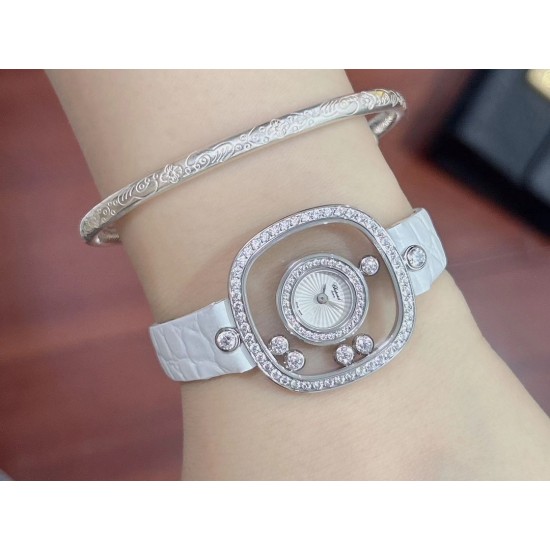 品牌：Chopard-萧邦最新款方形Happy Diamonds❤️瑞士原厂石英机芯 五颗快乐钻石在表盘自由流动  电镀18k金好货不等人哦～[机智]