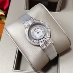 实拍 (蝴蝶结)chopard-happy Sport 萧邦HAPPY DIAMONDS系列快乐钻 腕表蓝宝石玻璃镜面 原厂瑞士石英机芯 镜面内自由滑动快乐钻 钻石围绕表盘回旋起舞 制作精巧双层透明跳跃时尚的设计风格，完美女性的前卫、大方、秀气的特质，内、外蓝宝石玻璃 ，微型按调EAT瑞士石英机，表壳直径约28mm