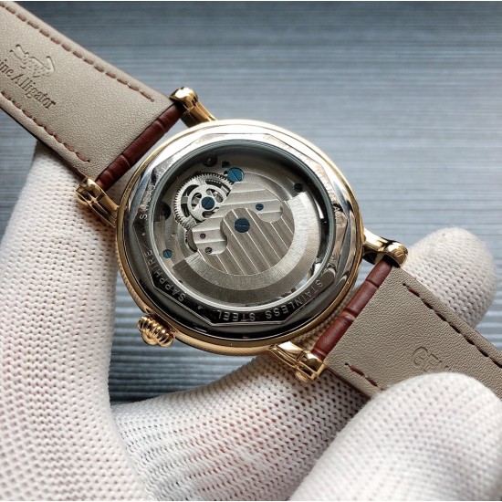 劳力士 Rolex K30 精品男士腕表,简约两针搭载飞轮设计,尊贵大气,绅士风范,卓越品质,热卖全城。采用全自动机械机芯,顶级316精钢表壳,进口小牛皮表带,矿物质超强镜面,尺寸43*13 三杰精致推荐男士全自动机械表腕表 SJ为你精心打造超真实实物图拍摄 劳力士 Rolex K30 精品男士腕表,简约两针搭载飞轮设计,尊贵大气,绅士风范,卓越品质,热卖全城。采用全自动机械机芯,顶级316精钢表壳,进口小牛皮表带,矿物质超强镜面,尺寸43*13 三杰精致推荐男士全自动机械表腕表 SJ为你精心打造超真实实物图拍摄