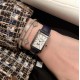 实拍 浪琴-Longines 全新蓝色 戴卓维纳系列 精致两针半女士腕表 高端配置 搭配精准进口石英机芯 拱形双卜蓝宝石玻璃 进口牛皮/316精钢表带 直径30*21mm厚7mm ❤浪琴表自然少不了优雅华丽的女士腕表,黛绰维纳系列腕表,每一枚都充满了浓郁的意式风情,无论是漫步于罗马的街头巷尾,还是享受迷人的海滨时光,黛绰维纳系列都会是最动人的景色。 实拍 浪琴-Longines 全新蓝色 戴卓维纳系列 精致两针半女士腕表 高端配置 搭配精准进口石英机芯 拱形双卜蓝宝石玻璃 进口牛皮/316精钢表带 直径30*21mm厚7mm ❤浪琴表自然少不了优雅华丽的女士腕表,黛绰维纳系列腕表,每一枚都充满了浓郁的意式风情,无论是漫步于罗马的街头巷尾,还是享受迷人的海滨时光,黛绰维纳系列都会是最动人的景色。