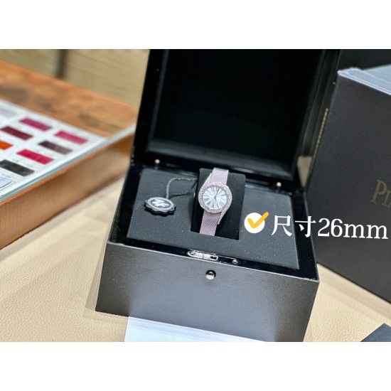 出品伯爵Limelight Gala腕表超级版,原装开模,修正现市面任何版本的不足!【精彩细节】1.ZF运用一流的壳套打磨工艺,诠释伯爵优雅气质。2.底盖的贵金属钢印清晰明朗,苍劲有力。3.底盖结构同步正品,采用双层防磁防震设计。4.采用定制版瑞士石英机芯,续航给力,走时稳健,零返修。5.镶饰60颗明亮式切割施华洛世奇美钻(约0.92克拉)。表扣镶饰单颗明亮式切割施华洛世奇美钻(约0.01克拉)动人线条衬托优雅气质 ZF出品 必属精品! 出品伯爵Limelight Gala腕表超级版,原装开模,修正现市面任何版本的不足!【精彩细节】1.ZF运用一流的壳套打磨工艺,诠释伯爵优雅气质。2.底盖的贵金属钢印清晰明朗,苍劲有力。3.底盖结构同步正品,采用双层防磁防震设计。4.采用定制版瑞士石英机芯,续航给力,走时稳健,零返修。5.镶饰60颗明亮式切割施华洛世奇美钻(约0.92克拉)。表扣镶饰单颗明亮式切割施华洛世奇美钻(约0.01克拉)动人线条衬托优雅气质 ZF出品 必属精品!