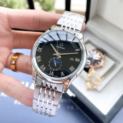 【品牌】欧米茄--OMEGA【机芯】全自动机械机芯【尺寸】直径40mm 厚度12mm【特性】蝶飞三针半月相机械男表，尊贵大气、简约优雅！
