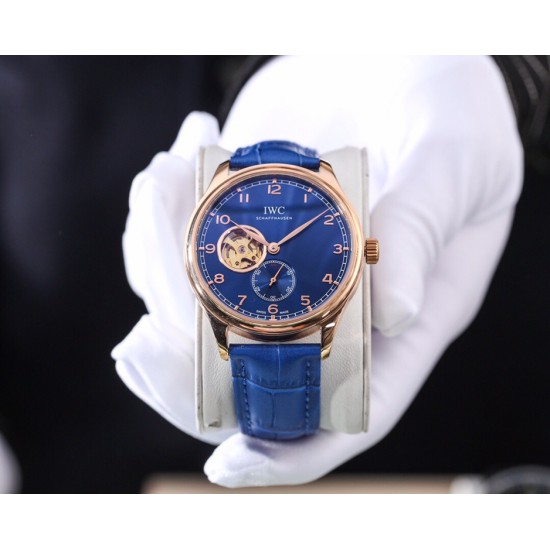 品牌：万国 IWC表带：真牛皮/316L精钢表带机芯：全自动机械机芯材料：矿物质超强镜面尺寸：直径41mm厚12mm！