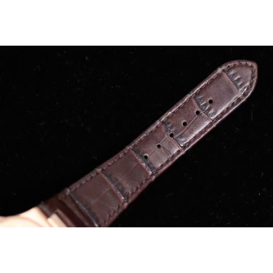【“薄”大精深 从“芯”出发】全新升级V2版本 PATEK 。PHILPPE——鹦鹉螺5711/1A系列强势回归。1：1全新开模修正三件套壳 厚度仅9mm，修正了以往偏厚的现象，使之佩戴更贴合手腕。搭载全新定制版9015改原装CaI.324 S C洗花机芯。突破了无加夹板的情况下摆轮位置同步正品！定制级的人体工程学表带 修正了表带的铰链部分...[更多]