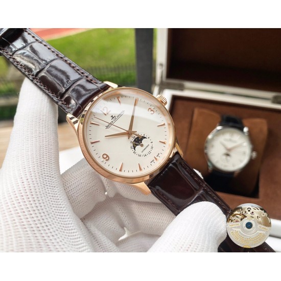 积家 Jaeger Lecoultre 大师系列,经典大三针搭载月相设计,采用全自动机械机芯,进口小牛皮表带,矿物质超强镜面,尺寸43*13mm! 积家 Jaeger Lecoultre 大师系列,经典大三针搭载月相设计,采用全自动机械机芯,进口小牛皮表带,矿物质超强镜面,尺寸43*13mm!