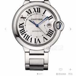 卡地亚 蓝气球「 Cartier 」凹面弧形表壳，扭索雕纹表盘，剑形指针，在卡地亚制表世界中，Ballon Bleu 蓝气球腕表以风格细腻，格调高雅著称。