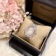 实拍 萧邦 LHEURE DU DIAMANT MEDIUM OVAL 此款LHeure du Diamant 椭圆形切割贝壳雕纹镶钻表盘 环以点缀钻石的表圈 优雅气韵 时尚风格和萧邦精湛的手工艺尽显无遗 光华耀眼 实拍 萧邦 LHEURE DU DIAMANT MEDIUM OVAL 此款LHeure du Diamant 椭圆形切割贝壳雕纹镶钻表盘 环以点缀钻石的表圈 优雅气韵 时尚风格和萧邦精湛的手工艺尽显无遗 光华耀眼