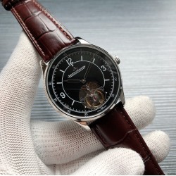 积家JaegerLecoultre A26 大师系列，精品男士腕表，简约两针搭载飞轮设计，尊贵大气，绅士风范，卓越品质，热卖全城。采用全自动机械机芯，顶级316精钢表壳，进口小牛皮表带，矿物质超强镜面，尺寸43*12 三杰精致推荐男士机械腕表 SJ为你精心打造超真实实物图拍摄