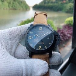 沛纳海 PAM01441 44mm表径全高端做工一比一，专柜品质送礼首选 黑色表盘与黑色精钢材质表壳浑然一体，完美的将沛纳海的深海气息表现出来。夜光阿拉伯数字时标非常醒目，并且与黑色表盘非常融洽，丝豪没有突兀感，另外表带也使用316L精钢材质、搭载他TJ全自动上链机芯，具备GMT格林威治时间功能！！！绝对高品质！！！三杰为你精致推荐男士多功能石英男士腕表 精致传承真实效果 SJ品质的保证