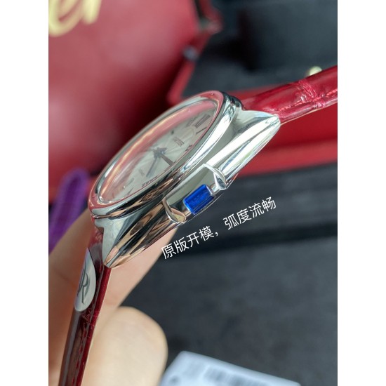 DR卡地亚钥匙系列 腕表保留了卡地亚的经典设计:阿拉伯数字时标和剑形蓝钢指针,形似钥匙的表冠顶端镶嵌一颗蓝宝石,雕纹表盘上带有太阳纹饰,6点钟位置为日期显示窗口,腕表搭配鳄鱼皮表带,进口自动机械机芯,316精钢表壳,31毫米尺寸,使用鲍鱼壳形,经典的设计辨识度很,并且适合任何场合佩戴,是一款性价比很高的腕表! DR卡地亚钥匙系列 腕表保留了卡地亚的经典设计:阿拉伯数字时标和剑形蓝钢指针,形似钥匙的表冠顶端镶嵌一颗蓝宝石,雕纹表盘上带有太阳纹饰,6点钟位置为日期显示窗口,腕表搭配鳄鱼皮表带,进口自动机械机芯,316精钢表壳,31毫米尺寸,使用鲍鱼壳形,经典的设计辨识度很,并且适合任何场合佩戴,是一款性价比很高的腕表!