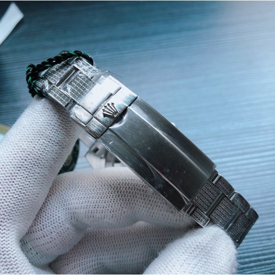 劳力士 ROLEX R40 116610 Submariner白金满钻系列劳力士满钻系列 116610 Submariner 耗时10个月改装满钻石男士款 搭载2813全自动自动机械 精钢镶钻表壳 实心厚重钢带精选进口光彩闪耀钻 超强夜光 尺寸40x13mm 重量155g 精心制作 三杰精致推荐男士机械腕表 SJ为你精心制作超真实实物图拍摄 劳力士 ROLEX R40 116610 Submariner白金满钻系列劳力士满钻系列 116610 Submariner 耗时10个月改装满钻石男士款 搭载2813全自动自动机械 精钢镶钻表壳 实心厚重钢带精选进口光彩闪耀钻 超强夜光 尺寸40x13mm 重量155g 精心制作 三杰精致推荐男士机械腕表 SJ为你精心制作超真实实物图拍摄