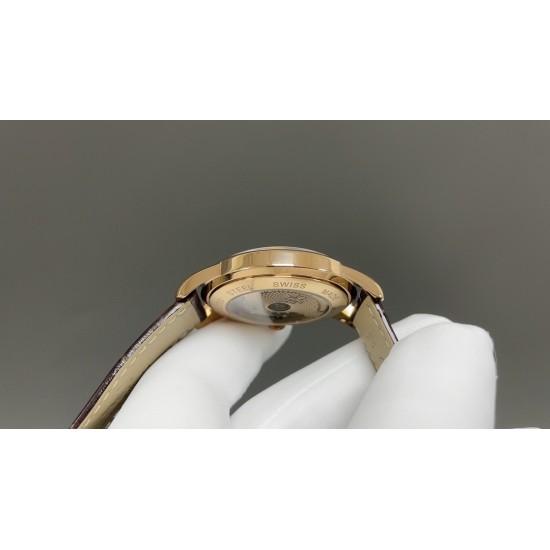 【TW 最新出品爆款推荐 】江诗丹顿Vacheron constantin 经典之美品鉴江诗.丹顿传袭系列腕表!TW制表师团队历时8个月精心设计,敢为人先,力求完美。 款式采用原装9015机芯,每小时振频28800次,零返修质量✅。TW厂独家研发壳套,独家的锅盖玻璃材质!直径40mm,超强3D立体感,超薄工艺。款式表盘上采用经典独家内影作为刻度,更显示出这款腕表的华贵气质。款式搭配意大利牛皮让手腕更贴合舒适 ⌚️江诗丹顿,你终将拥有的腕表 【TW 最新出品爆款推荐 】江诗丹顿Vacheron constantin 经典之美品鉴江诗.丹顿传袭系列腕表!TW制表师团队历时8个月精心设计,敢为人先,力求完美。 款式采用原装9015机芯,每小时振频28800次,零返修质量✅。TW厂独家研发壳套,独家的锅盖玻璃材质!直径40mm,超强3D立体感,超薄工艺。款式表盘上采用经典独家内影作为刻度,更显示出这款腕表的华贵气质。款式搭配意大利牛皮让手腕更贴合舒适 ⌚️江诗丹顿,你终将拥有的腕表