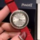 实拍 伯爵-PIAGET 女士腕表 瑞士石英机芯 316L精钢表壳 真牛皮表带 尺寸34*8mm 蓝宝石玻璃镜面 简约的设计,大胆而多彩的配色,以及旋转表圈是伯爵品牌 Possession腕表的特质所在。通过品牌制表师们天马星空的创意,将各个亮色的表带与贵金属、钻石、精钢材质相融,通过圆形盘面的演绎,令全新的 Possession腕表越发闪耀夺目,给人眼前一亮之感 实拍 伯爵-PIAGET 女士腕表 瑞士石英机芯 316L精钢表壳 真牛皮表带 尺寸34*8mm 蓝宝石玻璃镜面 简约的设计,大胆而多彩的配色,以及旋转表圈是伯爵品牌 Possession腕表的特质所在。通过品牌制表师们天马星空的创意,将各个亮色的表带与贵金属、钻石、精钢材质相融,通过圆形盘面的演绎,令全新的 Possession腕表越发闪耀夺目,给人眼前一亮之感
