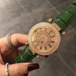 FRANCK MULLER【法兰克•穆勒】神秘时间 玩转表界 2020年新款女式腕表，官网同步更新，奢华的经典著作当属FM出品，纯钢外壳，镶嵌施华洛世奇水晶，高端的奢华与尊贵，经典满钻字面，突破设计风格和寓意深刻，改变需要新形象，你值得拥有。进口2836全自动机械，蓝宝石镜面，亮色真牛皮表带。尺寸大号42mm   小号38mm