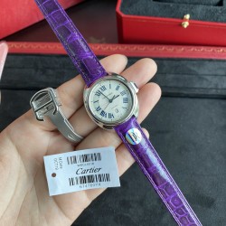 DR卡地亚钥匙系列 腕表保留了卡地亚的经典设计：阿拉伯数字时标和剑形蓝钢指针，形似钥匙的表冠顶端镶嵌一颗蓝宝石，雕纹表盘上带有太阳纹饰，6点钟位置为日期显示窗口，腕表搭配鳄鱼皮表带，进口自动机械机芯，316精钢表壳，31毫米尺寸，使用鲍鱼壳形，经典的设计辨识度很,并且适合任何场合佩戴，是一款性价比很高的腕表！