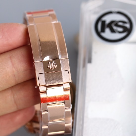 顶级做工KS出品:劳力士 恒动宇宙计时型迪通拿 【尺寸】40MM【表镜】抗刮损蓝水晶玻璃 防反光凸透式放大日历窗【表壳】上链表冠,旋入式三扣锁三重防水系统【机芯】采用7750机芯,高效精准稳定【表带】腕表搭配折叠式表扣,且表扣具有微调装置,可以调到非常的贴合手腕 折叠扣 超强夜光 防水大于100米 顶级做工KS出品:劳力士 恒动宇宙计时型迪通拿 【尺寸】40MM【表镜】抗刮损蓝水晶玻璃 防反光凸透式放大日历窗【表壳】上链表冠,旋入式三扣锁三重防水系统【机芯】采用7750机芯,高效精准稳定【表带】腕表搭配折叠式表扣,且表扣具有微调装置,可以调到非常的贴合手腕 折叠扣 超强夜光 防水大于100米