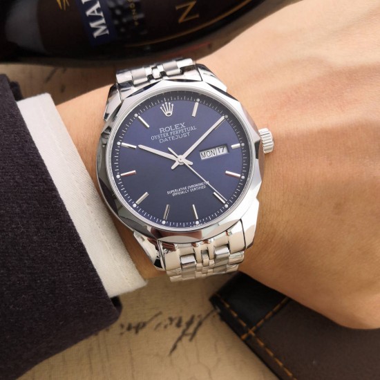 『臻品推荐』新品发布[玫瑰] 劳力士-ROLEX独家首发-----❤不忘初心 追求品质 精准细致机芯:顶级精准稳定8215全自动机械表壳:顶级版316L精钢表扣:钢带按扣、皮带针扣玻璃:高硬度矿物质水晶玻璃直径:原装尺寸42mm11mm[色]完美呈现 品质上乘，手感独特，送礼自戴首选[鼓掌]〔----用心，所以更完美 〕