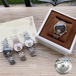 江诗丹顿 Vacheron Constantin 精品男士腕表，大飞轮搭载月相设计，尊贵大气，绅士风范，卓越品质，热卖全城。采用全自动机械机芯，顶级316精钢表壳表带，矿物质超强镜面，尺寸43*13
