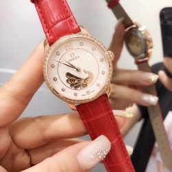 独家欧米茄-OMEGA [玫瑰][玫瑰][玫瑰]女神爆款 经典镂空系列女士机械腕表 采用进口全自动机械机芯 独具一格的孔雀开屏字面，高贵大方，316精钢表壳 超强耐磨矿物质玻璃镜面 真牛皮精致小巧 简约时尚 清秀女神必备[玫瑰][玫瑰][玫瑰]尺寸：直径36mm厚度12mm 请认准独家品质！！