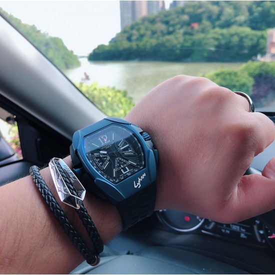FRANCKMULLER 法兰克穆勒 F12 Lykan Hypersport 超跑限量款腕表,还记得速度激情7里面那款全球限量7辆的LYKAN超跑吗?携手FM限量打造跑车专属腕表! 尺寸宽40mm(连把头53mm),长55mm。搭载进口VK石英计时机芯,超立体内圈表盘,胶带采用LYKAN 跑车级轮胎橡胶!有电蓝 玫瑰金 黄金表壳供君选择!真是帅到没朋友三杰精致推荐男士多功能石英腕表 SJ为你精心打造超真实实物图拍摄 FRANCKMULLER 法兰克穆勒 F12 Lykan Hypersport 超跑限量款腕表,还记得速度激情7里面那款全球限量7辆的LYKAN超跑吗?携手FM限量打造跑车专属腕表! 尺寸宽40mm(连把头53mm),长55mm。搭载进口VK石英计时机芯,超立体内圈表盘,胶带采用LYKAN 跑车级轮胎橡胶!有电蓝 玫瑰金 黄金表壳供君选择!真是帅到没朋友三杰精致推荐男士多功能石英腕表 SJ为你精心打造超真实实物图拍摄