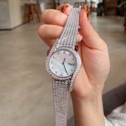伯爵LIMELIGHT系列G0A38160女士腕表、原装瑞士石英机芯、316L精钢表壳、蓝宝石玻璃镜面、纯手工镶钻打造。尺寸：直径32mm厚7mm（市场最高版本）该款腕表备受女性喜爱，在不同的场合，映耀着她们各自的独特个性与迷人风彩你值得拥有
