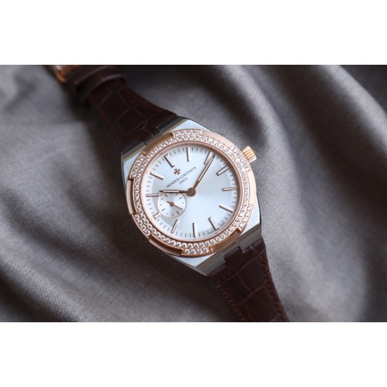 ★实拍 Vacheron Constantin江诗丹顿纵横四海系列OVERSEAS女款小号型2300v/2305v【表壳】表径3610.8mm 同步原装 质感细腻大方 蓝宝石镜面【字面】表盘经旭日纹缎面拉丝工艺处理 深邃优雅 18k金时标均带白色夜光涂层【机芯】CITIZEN8系列改Cal.5300机芯(机芯稳定零返修 )后原装18k纳米镀金质摆陀【表带扣】半马其他十字三片折叠式表扣 进口牛皮表带越欣赏 越懂欣赏 ★实拍 Vacheron Constantin江诗丹顿纵横四海系列OVERSEAS女款小号型2300v/2305v【表壳】表径3610.8mm 同步原装 质感细腻大方 蓝宝石镜面【字面】表盘经旭日纹缎面拉丝工艺处理 深邃优雅 18k金时标均带白色夜光涂层【机芯】CITIZEN8系列改Cal.5300机芯(机芯稳定零返修 )后原装18k纳米镀金质摆陀【表带扣】半马其他十字三片折叠式表扣 进口牛皮表带越欣赏 越懂欣赏