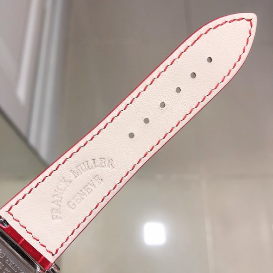 实拍 Z6新品 法兰克穆勒Master Square™ 系列女士腕表(尺寸32.732.7mm)瑞士原装朗达石英机芯,CNC数控精雕成型,鳄鱼纹表带舒适贴手 几何形状的纯粹与线条的对称赋予该系列完美的平衡设计。优雅而精致的轮廓,以其时尚和个性绽放于女士们的手腕之上。 官方 实拍 Z6新品 法兰克穆勒Master Square™ 系列女士腕表(尺寸32.732.7mm)瑞士原装朗达石英机芯,CNC数控精雕成型,鳄鱼纹表带舒适贴手 几何形状的纯粹与线条的对称赋予该系列完美的平衡设计。优雅而精致的轮廓,以其时尚和个性绽放于女士们的手腕之上。 官方